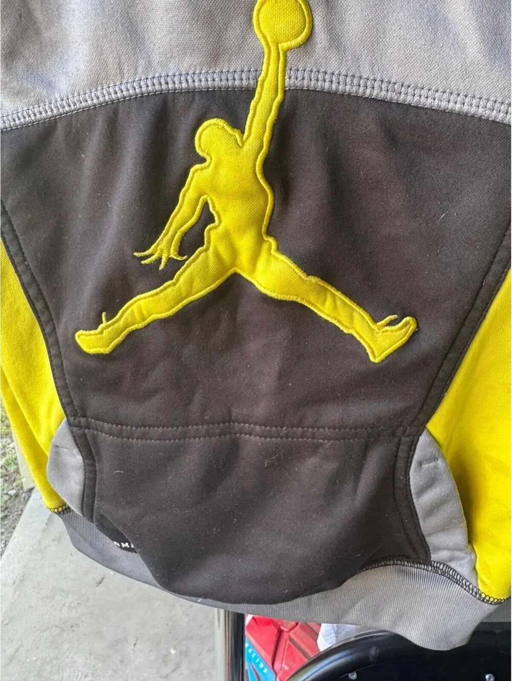 Jordan Therma-Fit Sportswear Boys Gray & Yellow Kangaroo Pocket Hoodie Sz 4